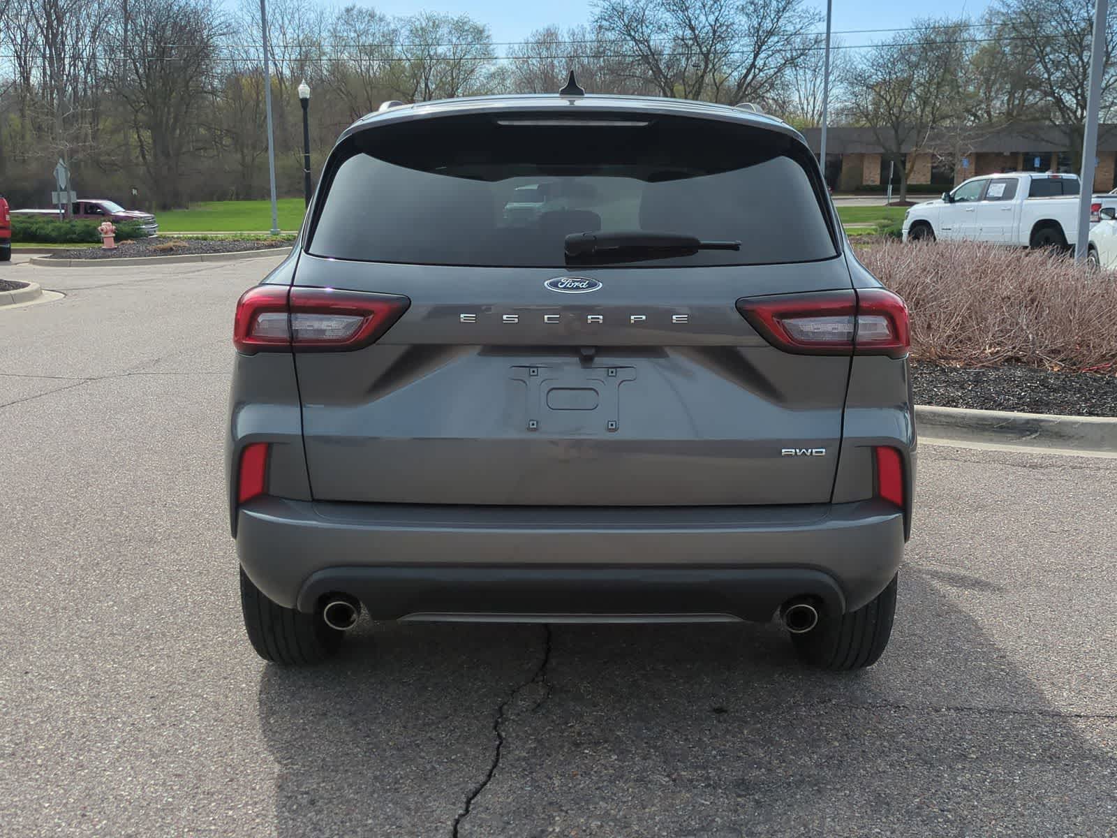 Thumbnail: 2023 Ford Escape - 7