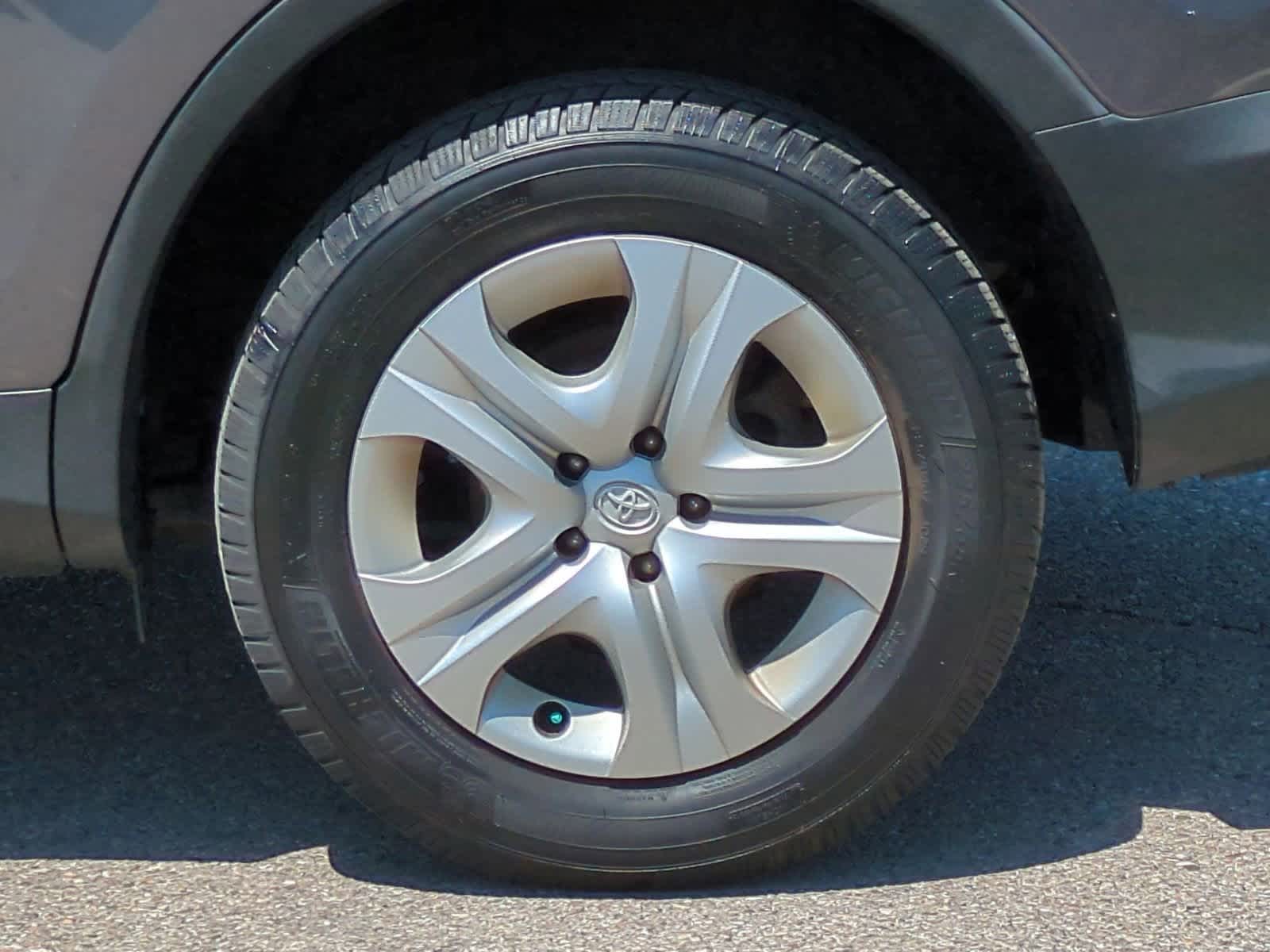 Thumbnail: 2015 Toyota RAV4 - 14