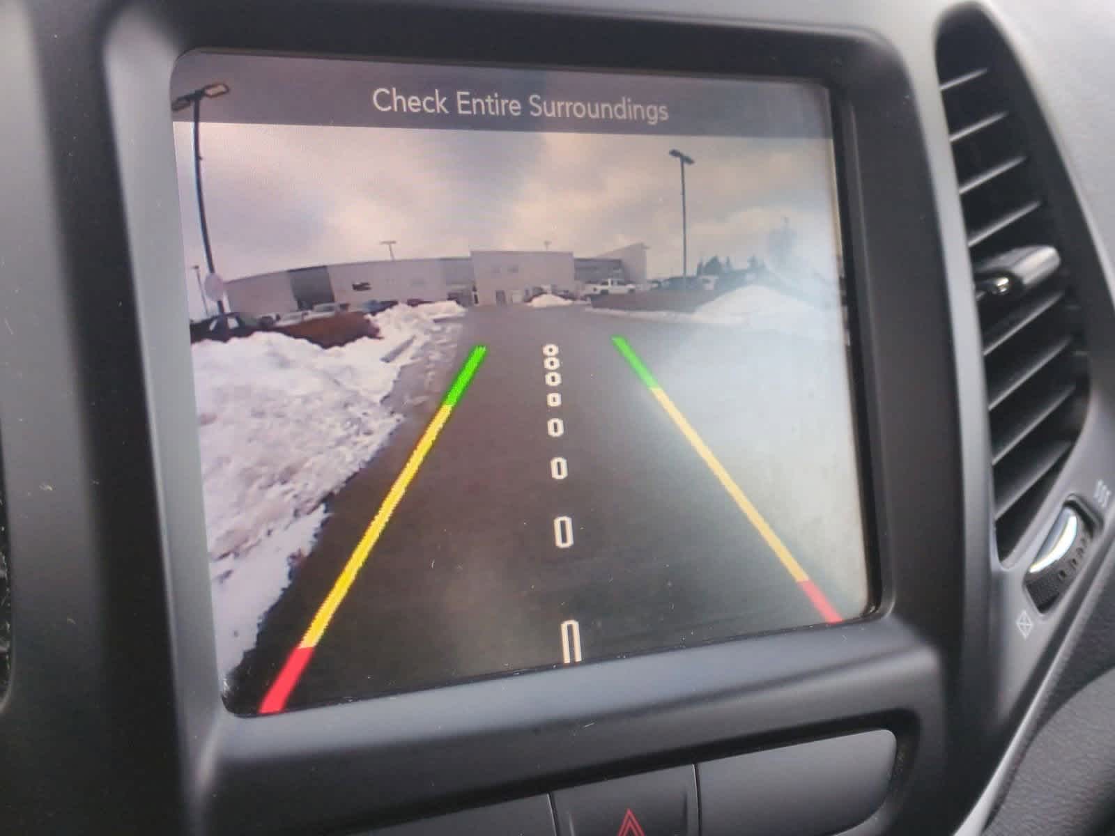 Thumbnail: 2017 Jeep Cherokee - 28