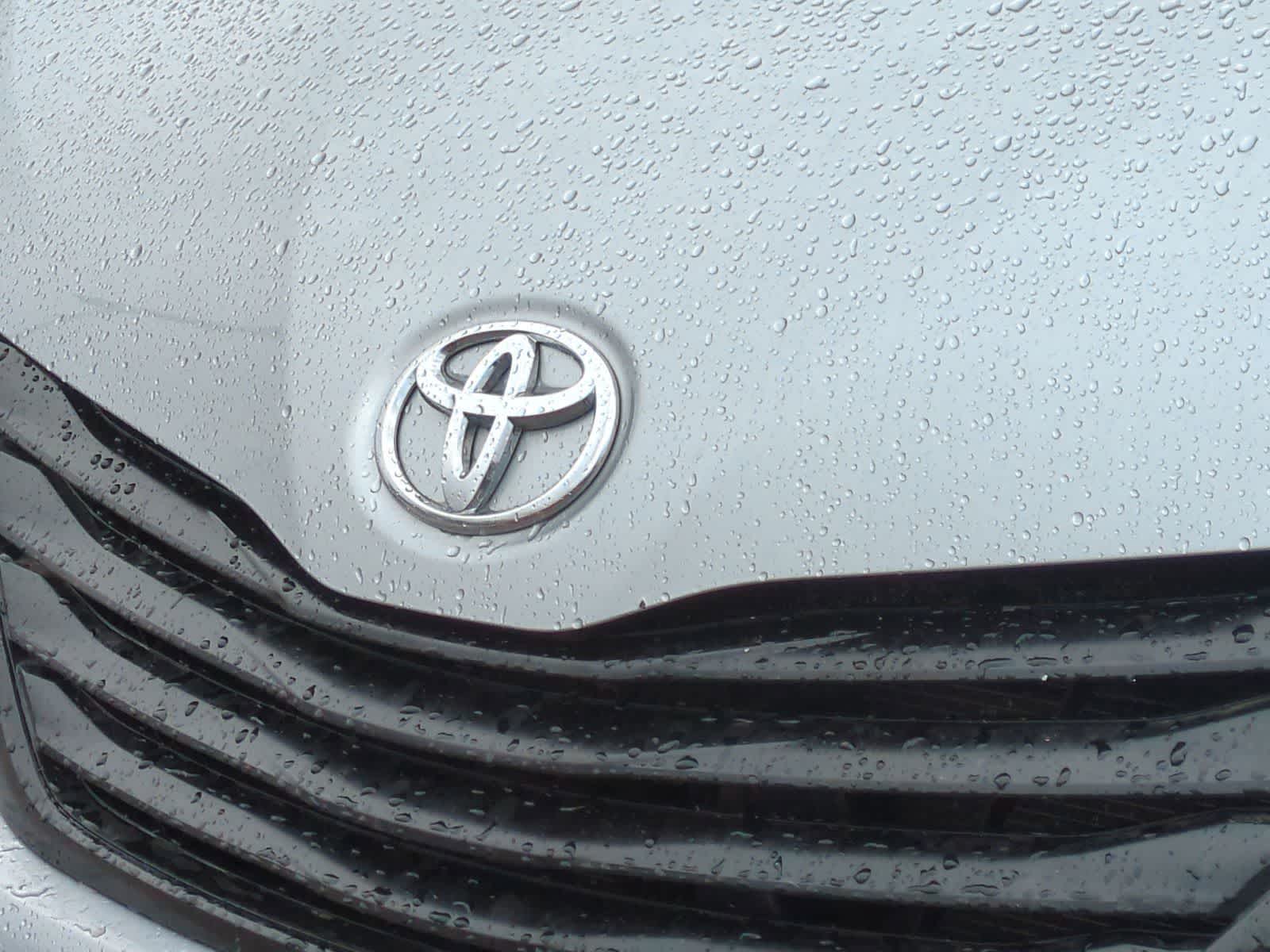 Thumbnail: 2016 Toyota Sienna - 12