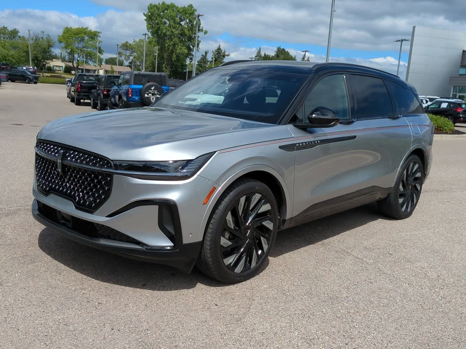 Thumbnail: 2024 Lincoln Nautilus - 4