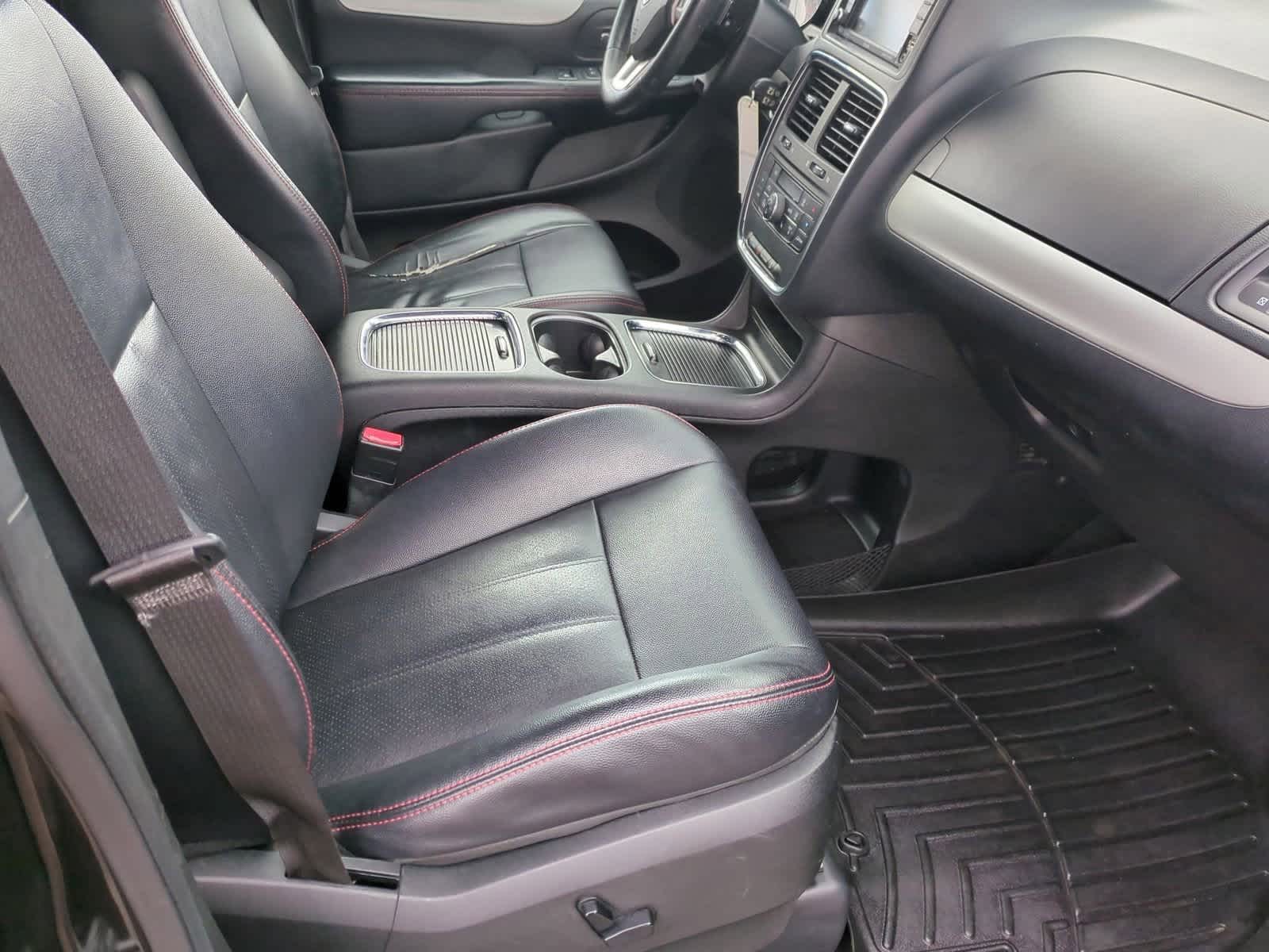 Thumbnail: 2017 Dodge Grand Caravan - 23