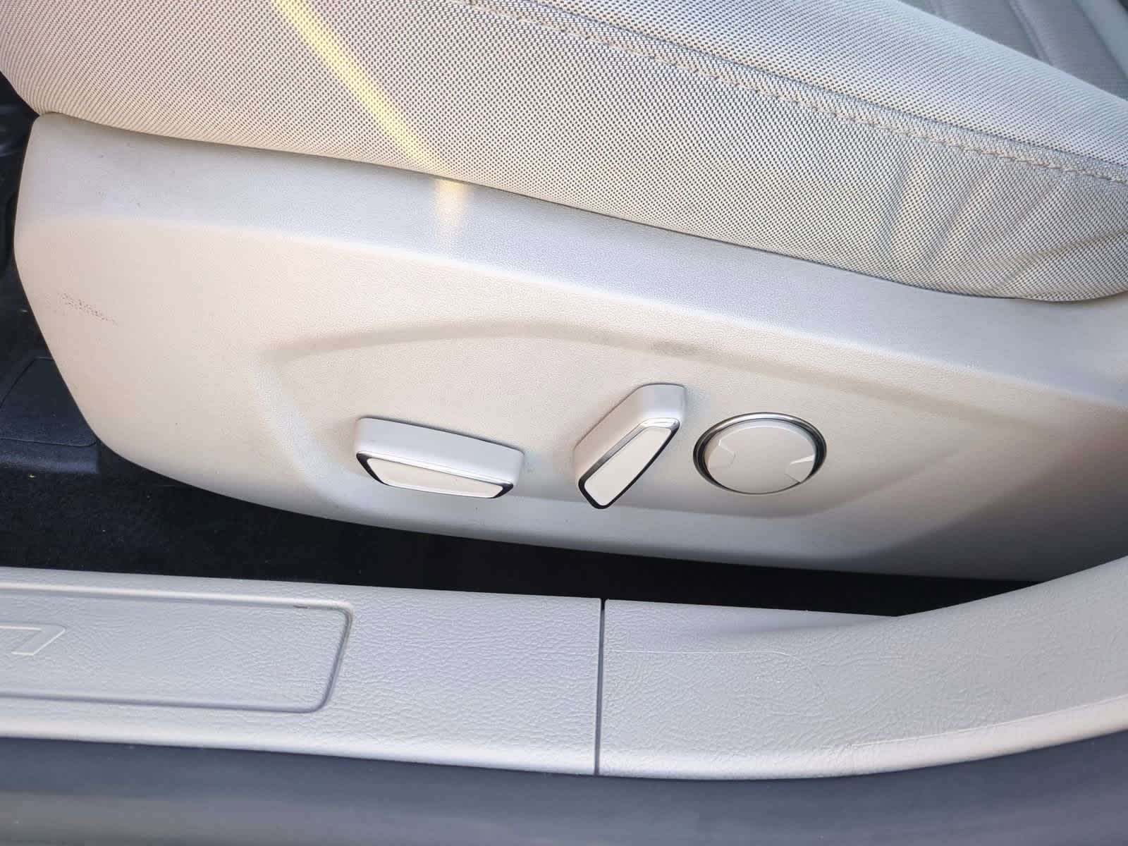 Thumbnail: 2020 Ford Fusion - 17