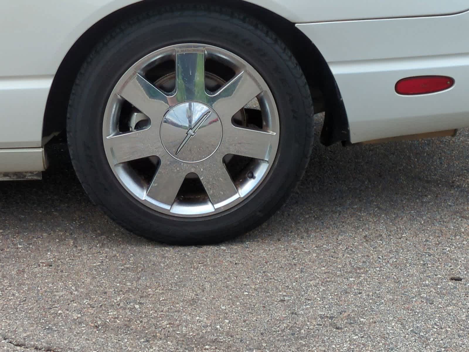 Thumbnail: 2002 Ford Thunderbird - 14