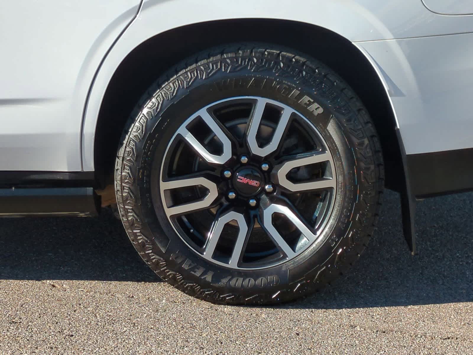 Thumbnail: 2023 GMC Yukon - 14