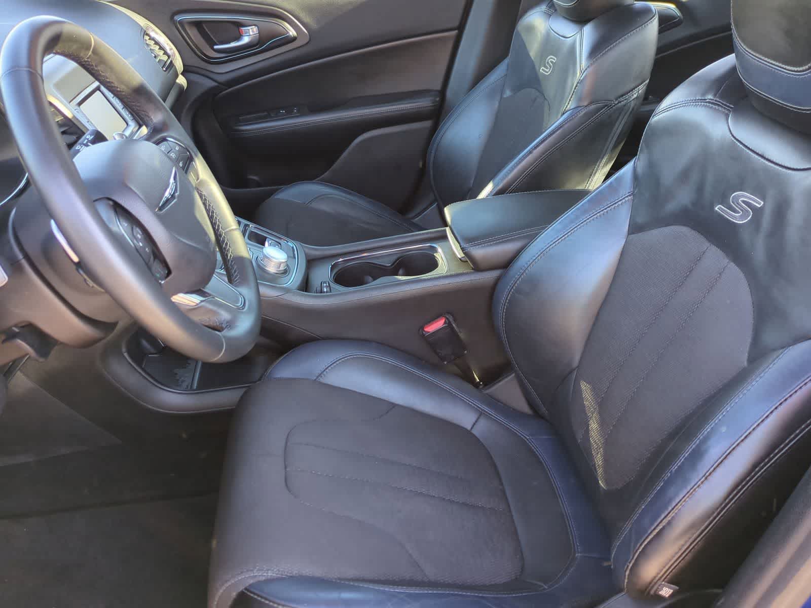 Thumbnail: 2016 Chrysler 200 - 16