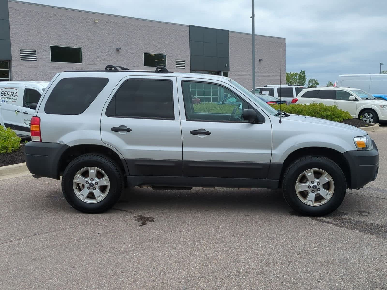 Thumbnail: 2005 Ford Escape - 9