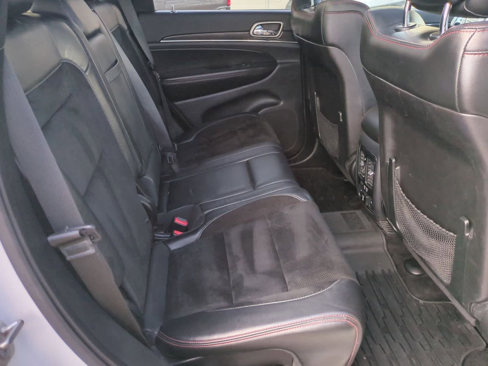 Thumbnail: 2017 Jeep Grand Cherokee - 21