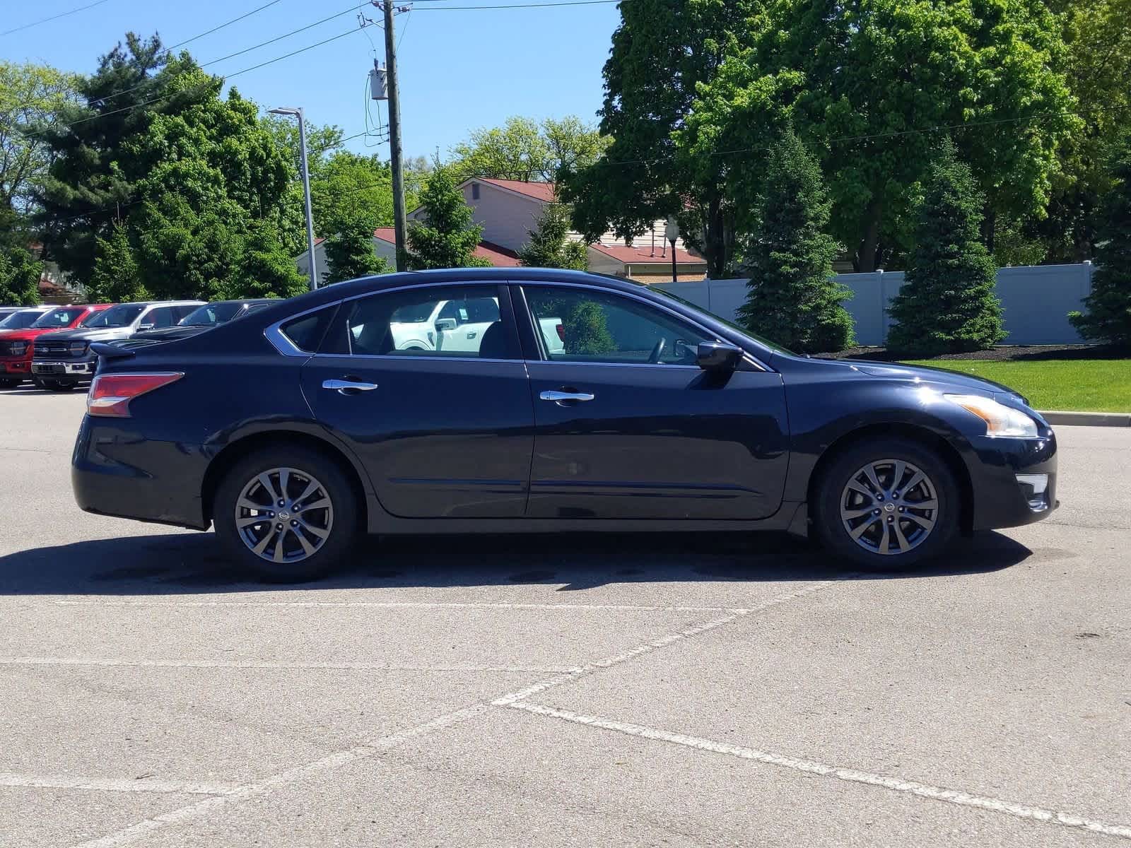 Thumbnail: 2015 Nissan Altima - 9