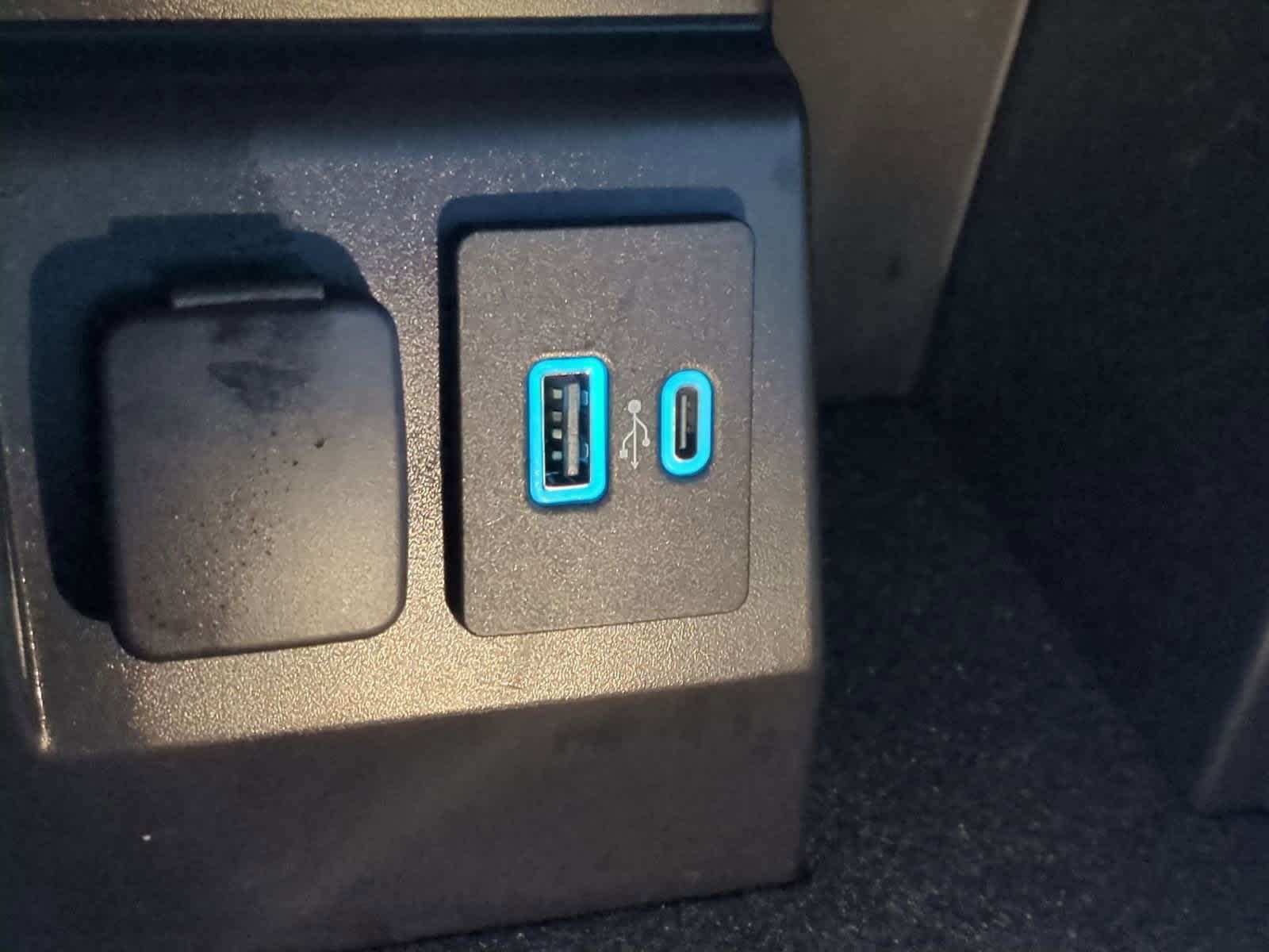 Thumbnail: 2021 Ford Explorer - 31