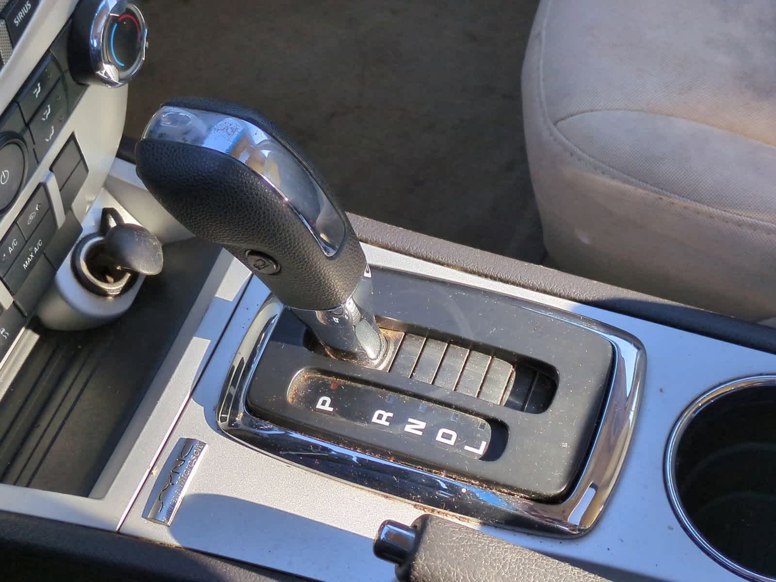 Thumbnail: 2010 Mercury Milan - 33