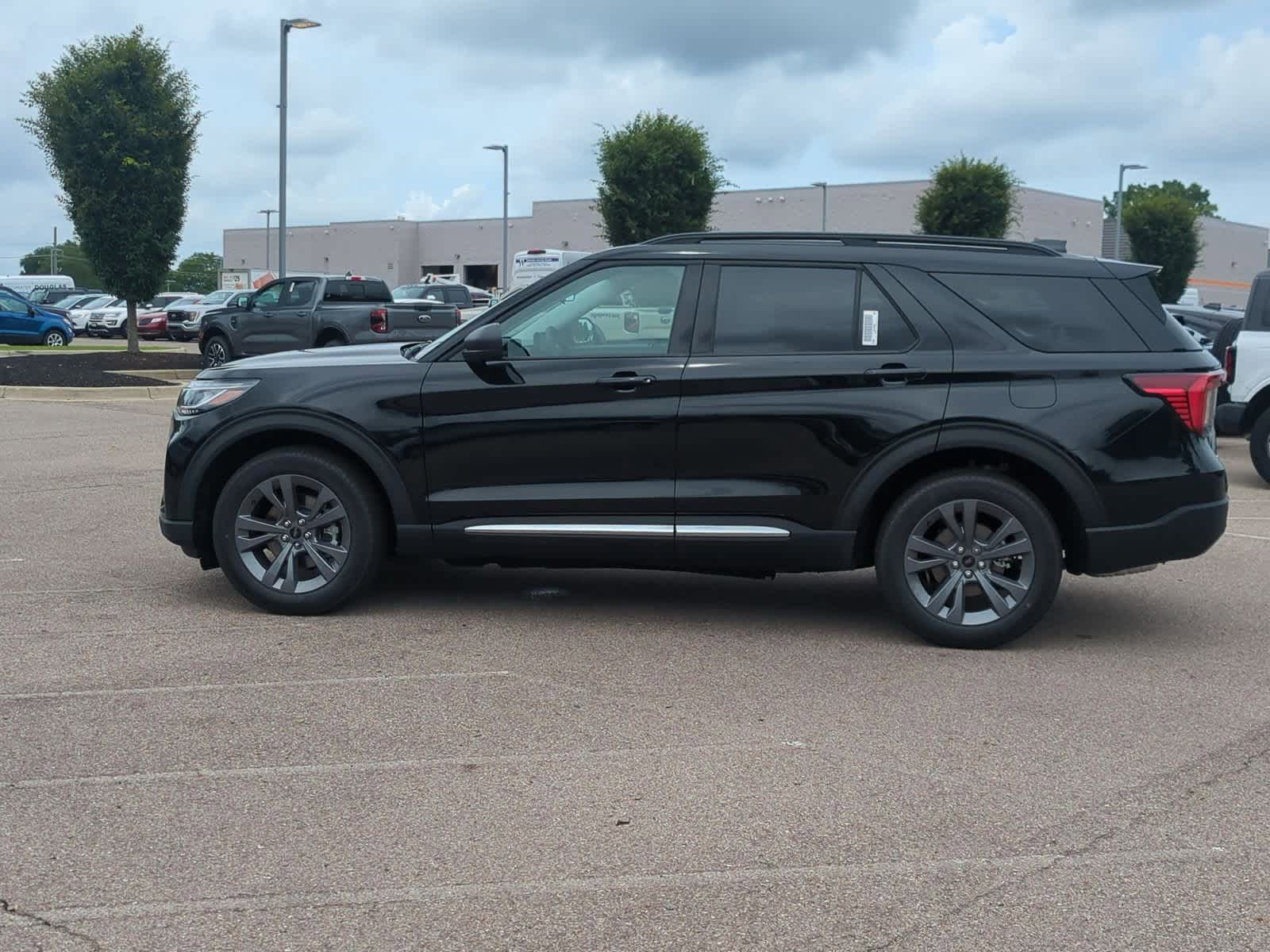 Thumbnail: 2025 Ford Explorer - 5