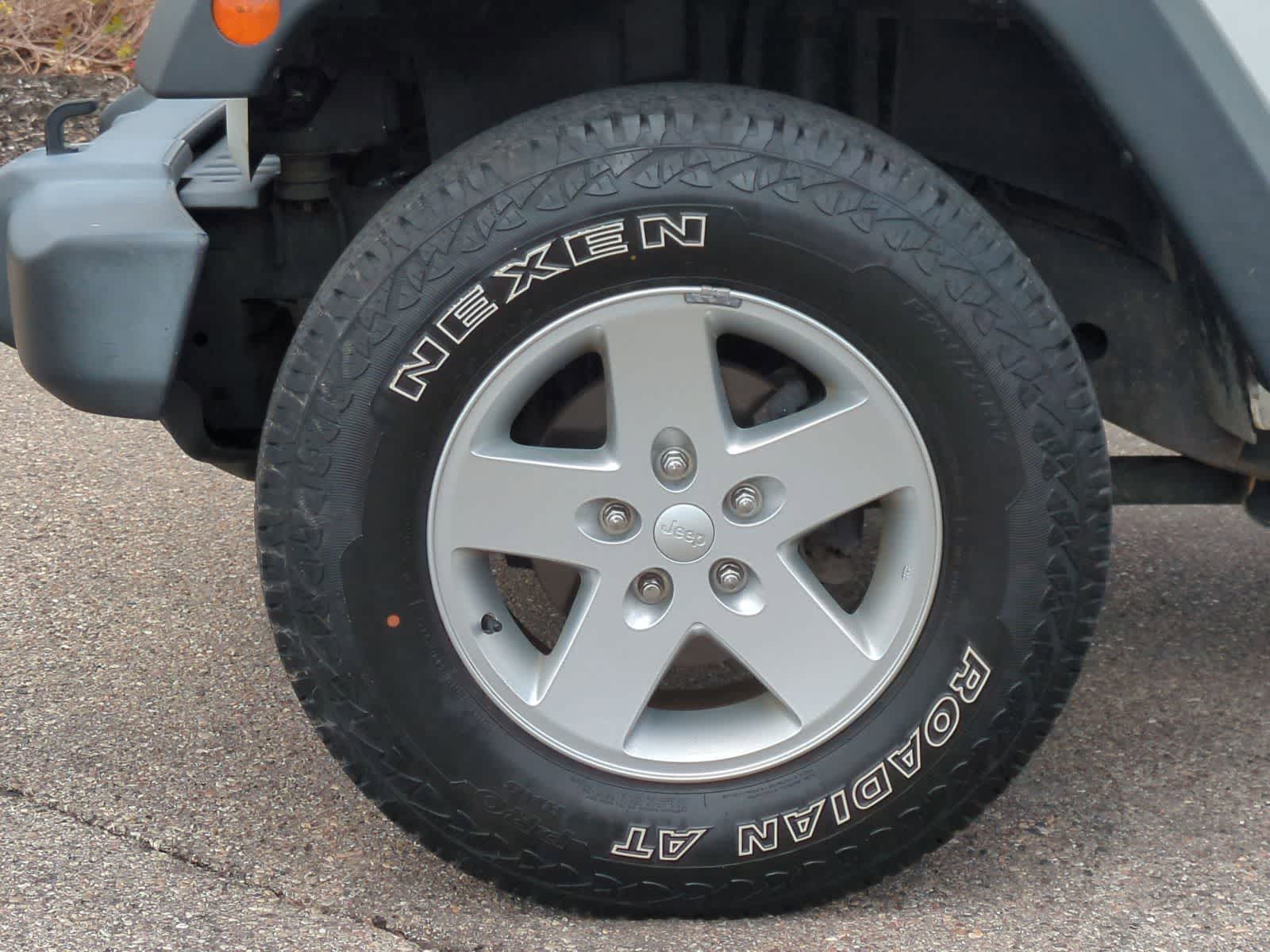 Thumbnail: 2016 Jeep Wrangler - 14