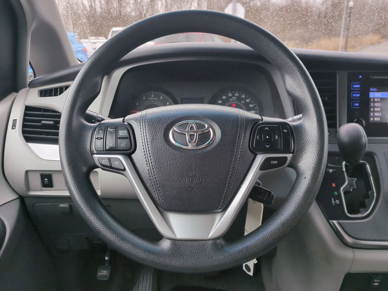 Thumbnail: 2016 Toyota Sienna - 22