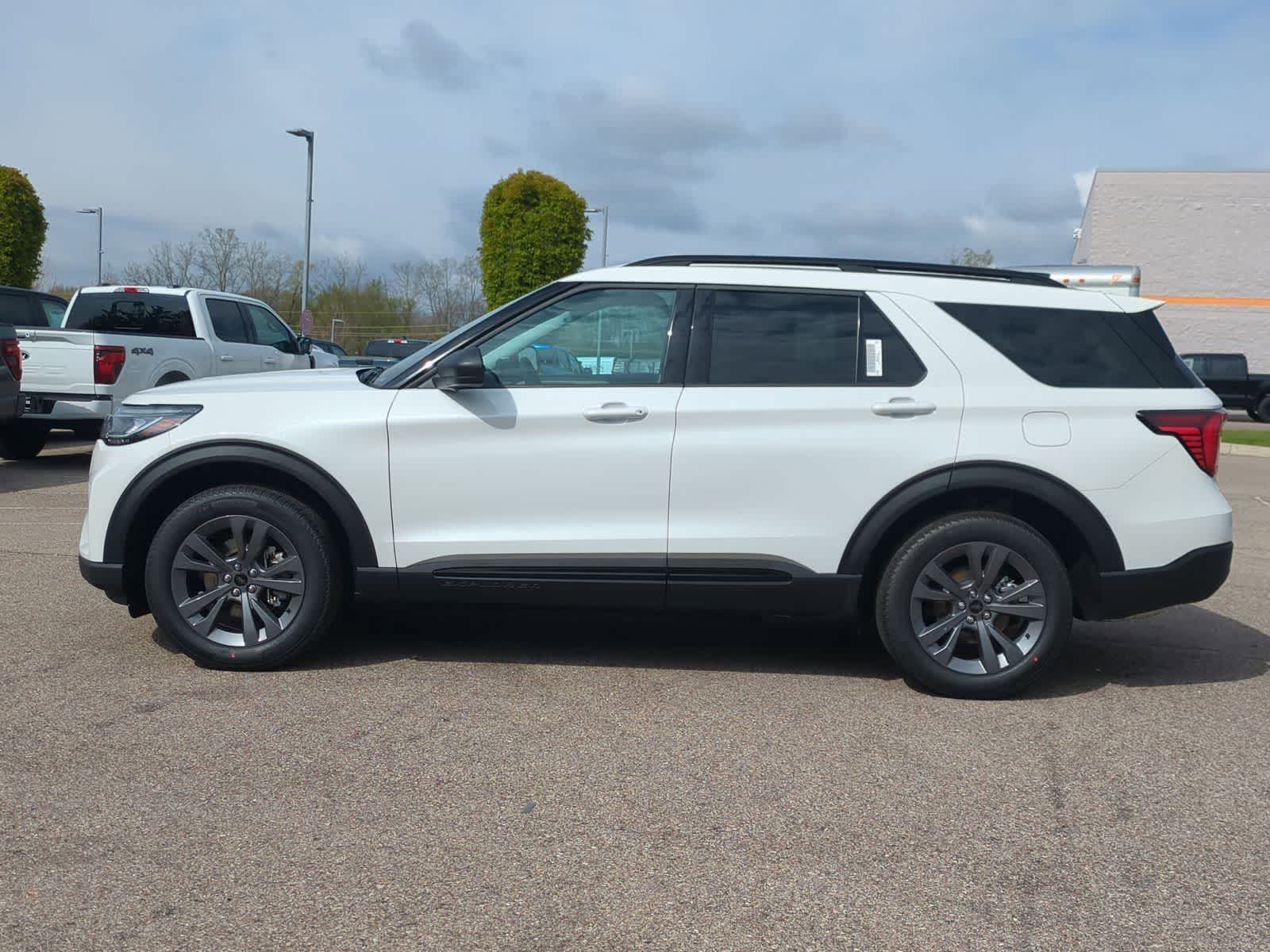 Thumbnail: 2026 Ford Explorer - 5