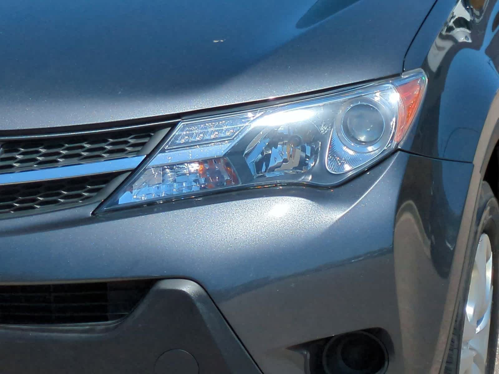 Thumbnail: 2015 Toyota RAV4 - 11