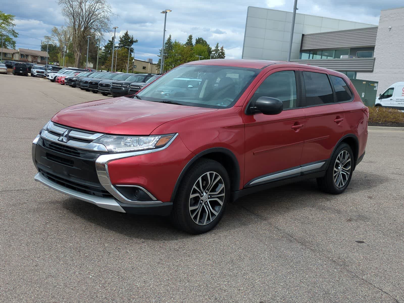 Thumbnail: 2018 Mitsubishi Outlander - 4