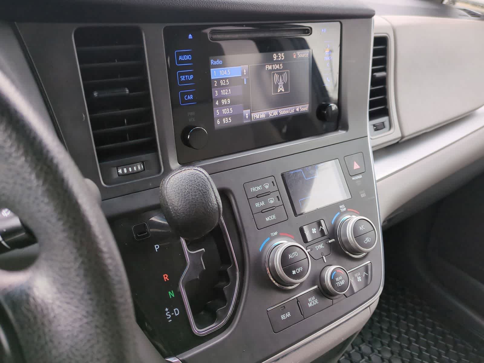 Thumbnail: 2016 Toyota Sienna - 27