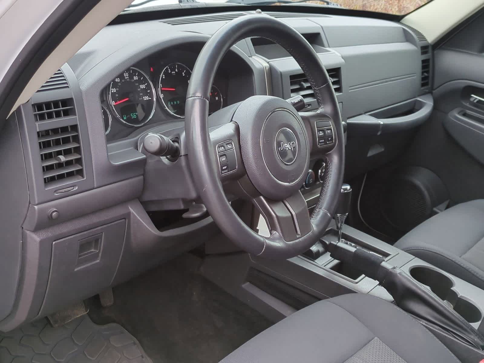 2012 Jeep Liberty Sport 10