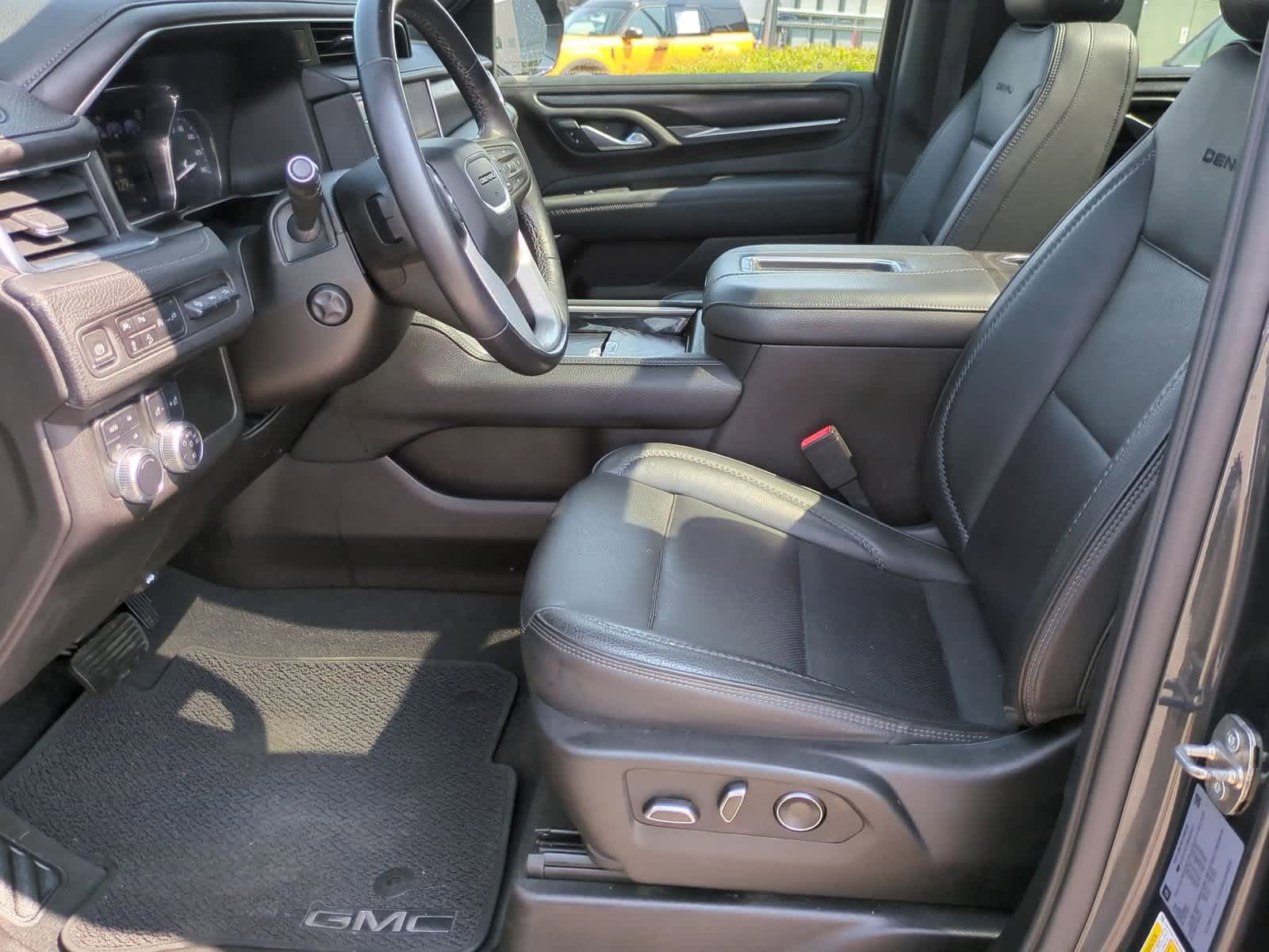 2021 GMC Yukon XL Denali 16