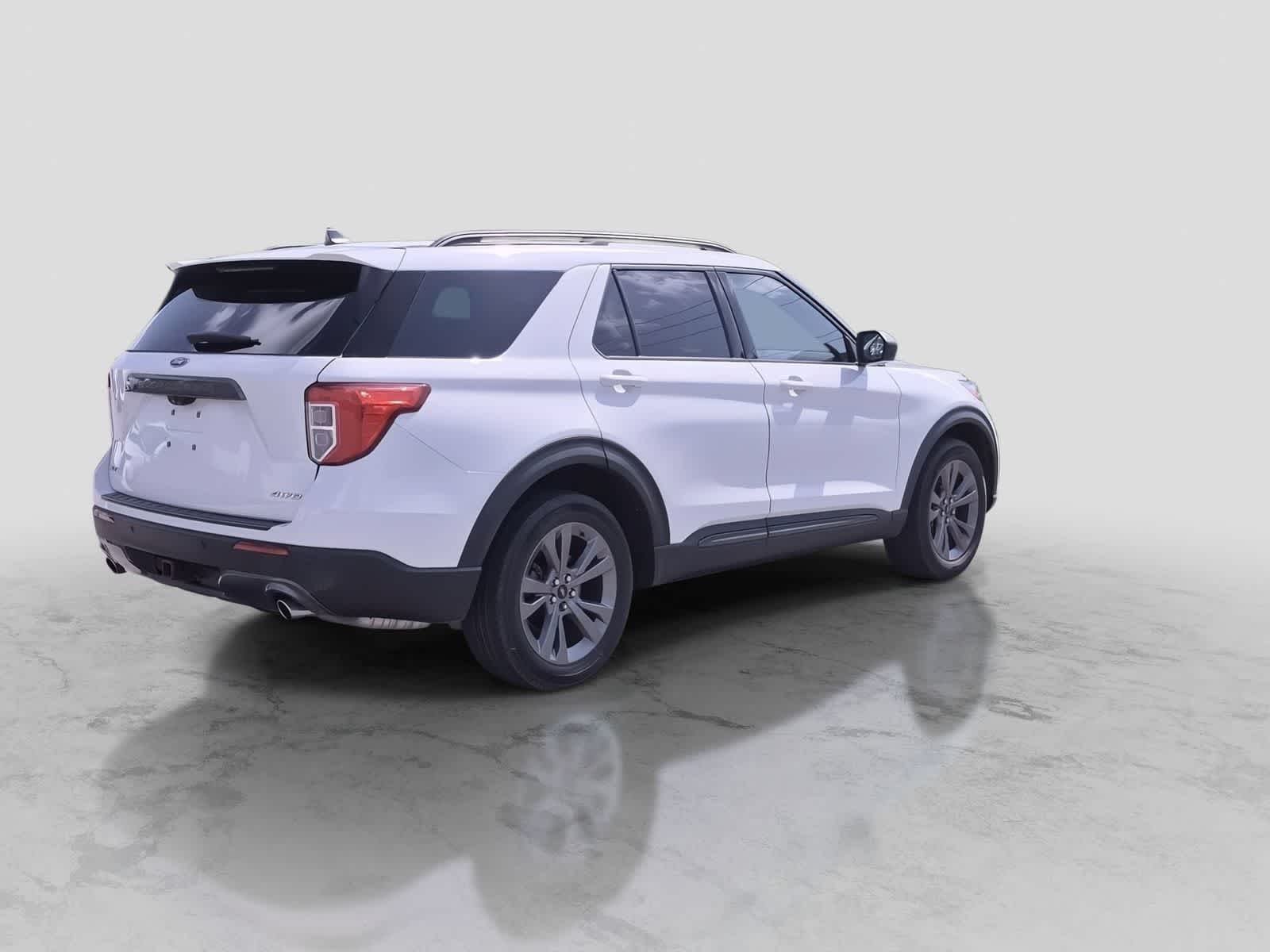 Thumbnail: 2021 Ford Explorer - 8