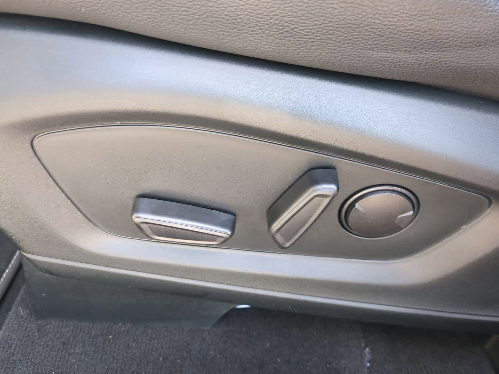 Thumbnail: 2022 Ford Explorer - 17