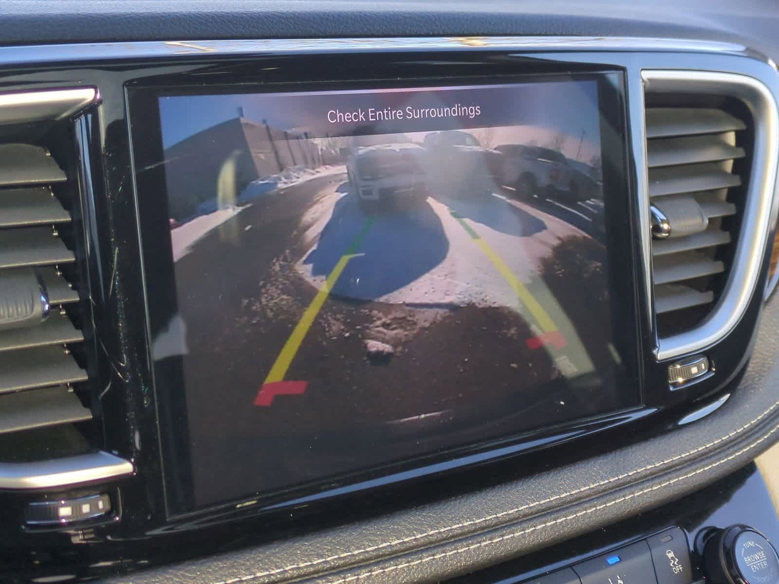 Thumbnail: 2023 Chrysler Pacifica - 33