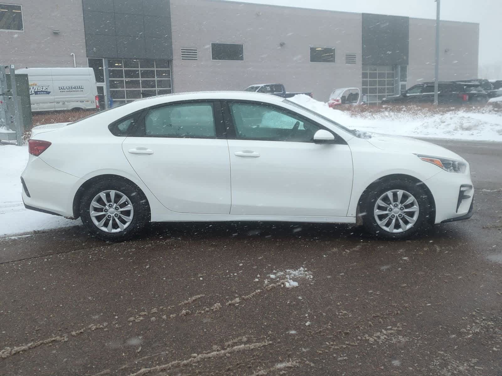 Thumbnail: 2019 Kia Forte - 9