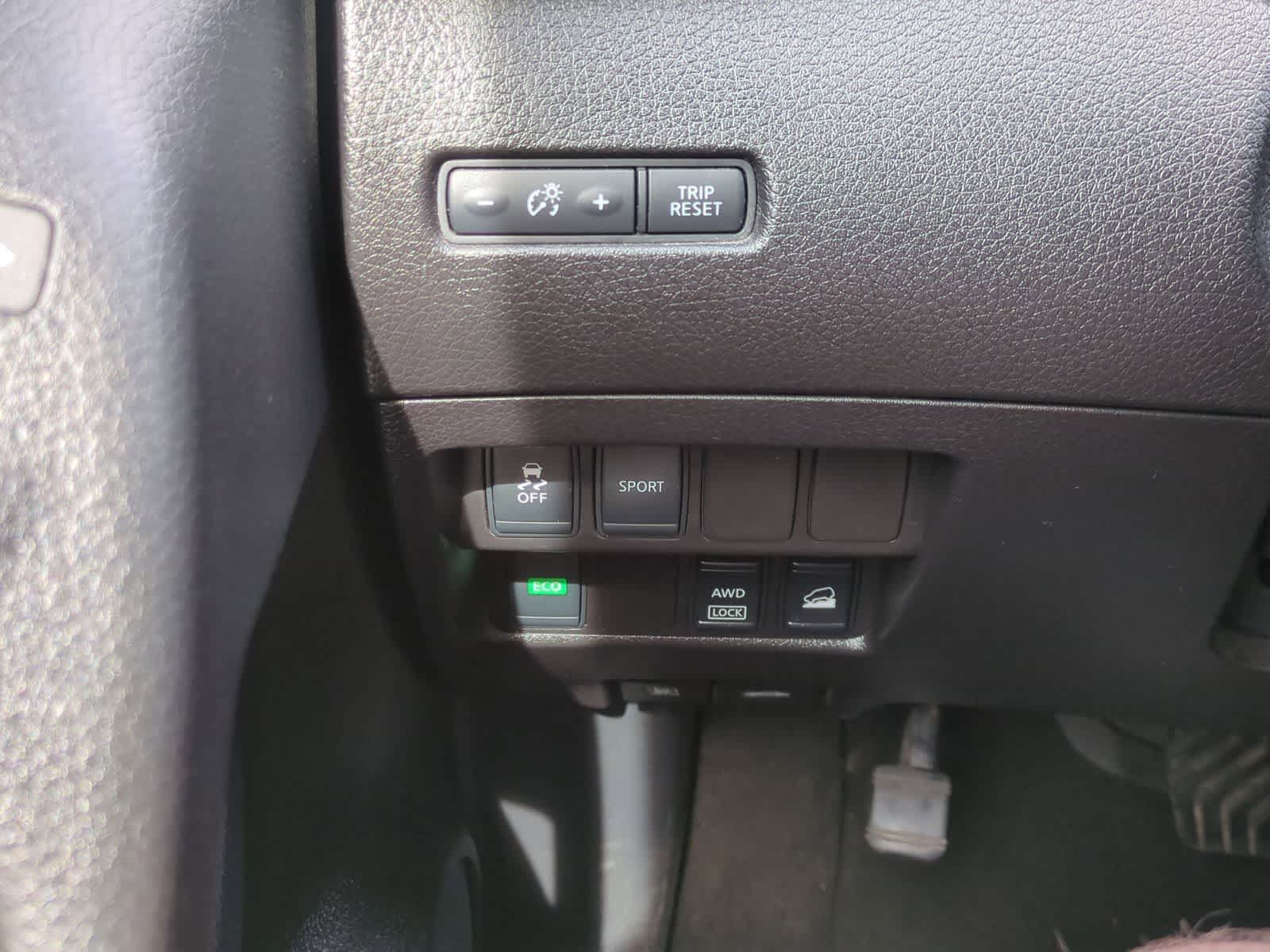 Thumbnail: 2015 Nissan Rogue - 28