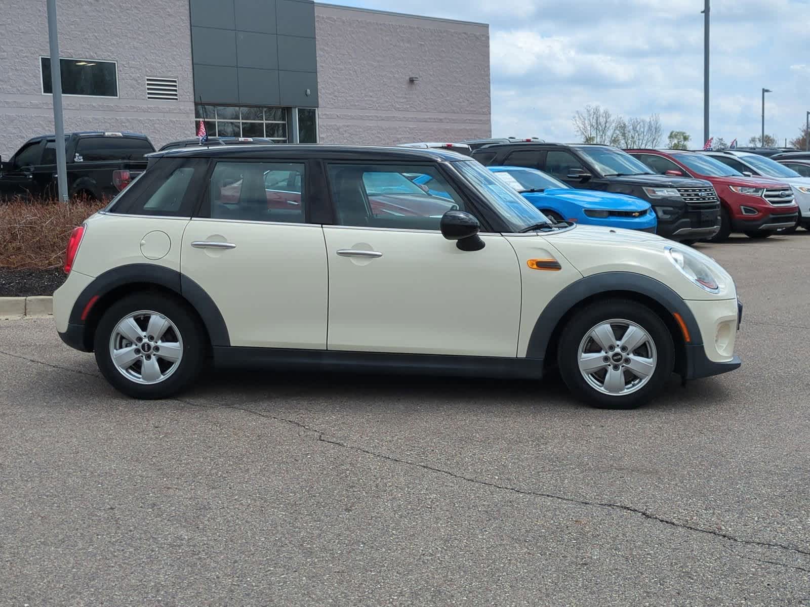 Thumbnail: 2015 MINI Cooper Hardtop - 9