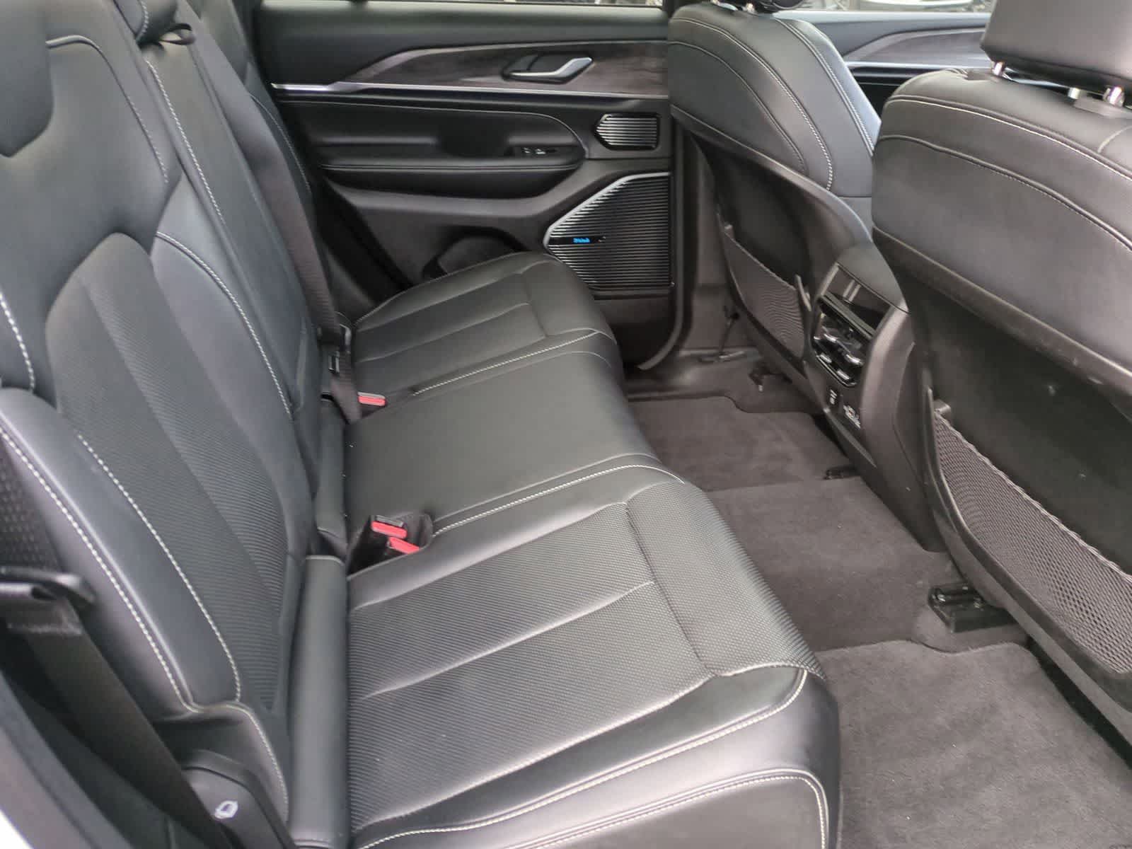 Thumbnail: 2022 Jeep Grand Cherokee - 21