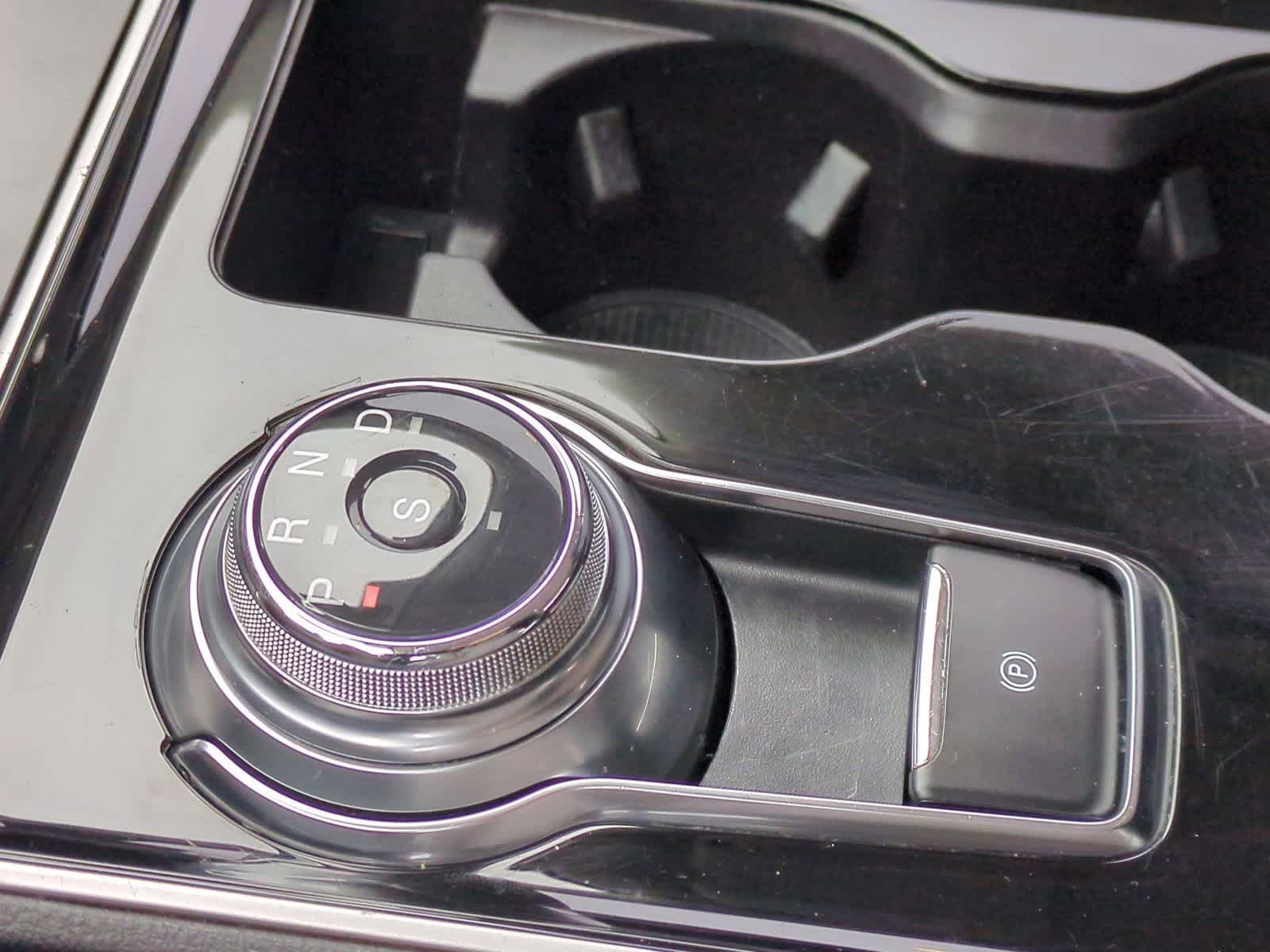 Thumbnail: 2020 Ford Edge - 32