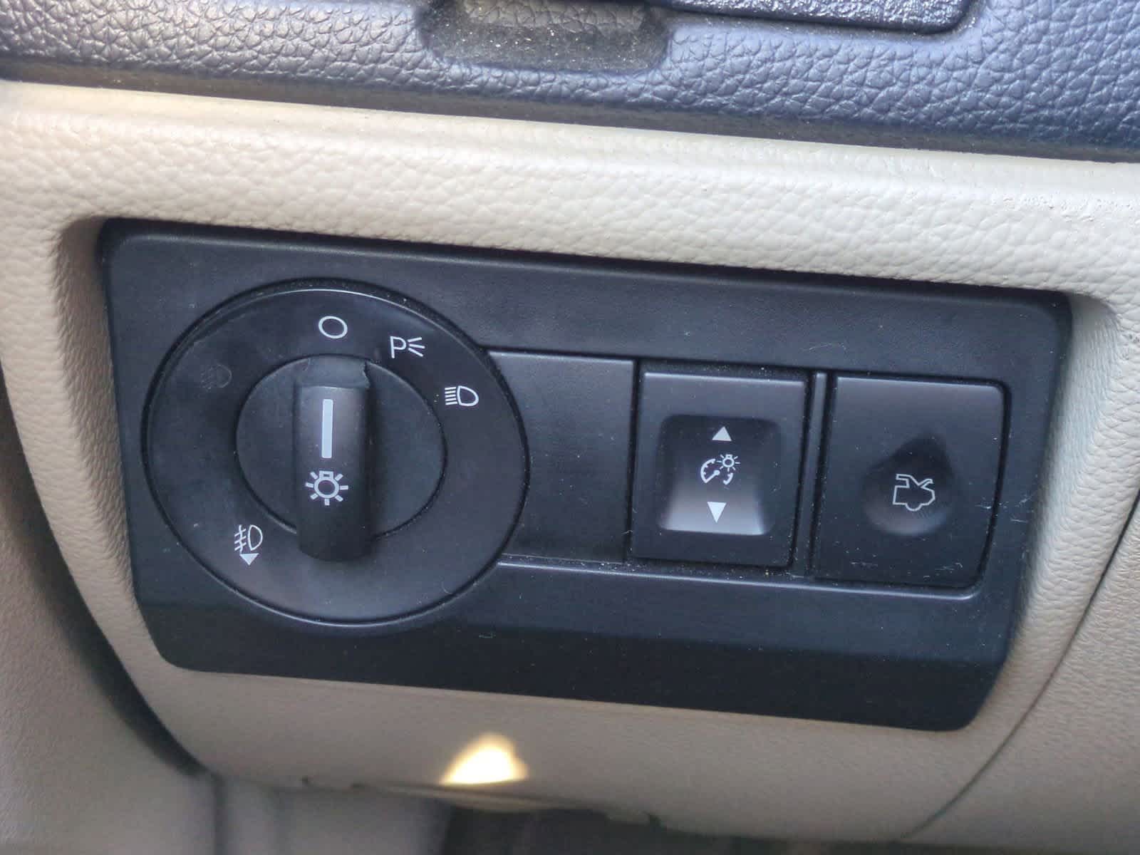 Thumbnail: 2010 Mercury Milan - 30