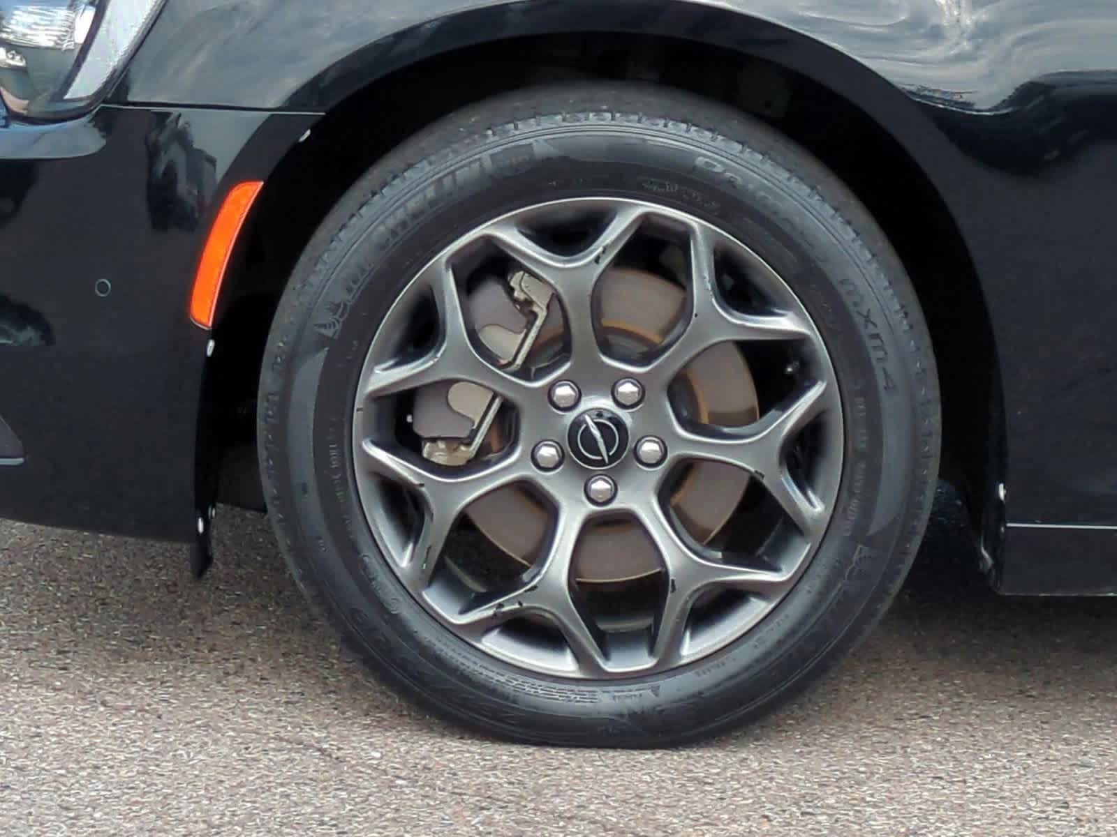 Thumbnail: 2018 Chrysler 300 - 14