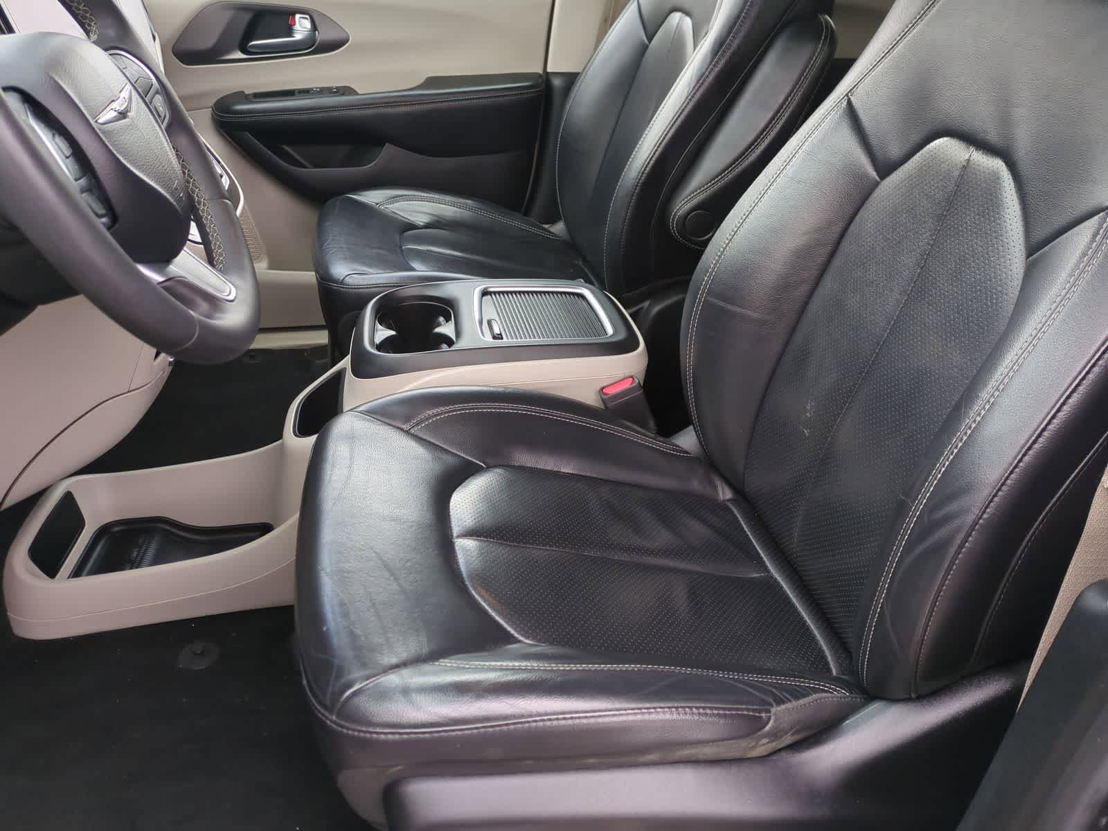 Thumbnail: 2022 Chrysler Pacifica - 16