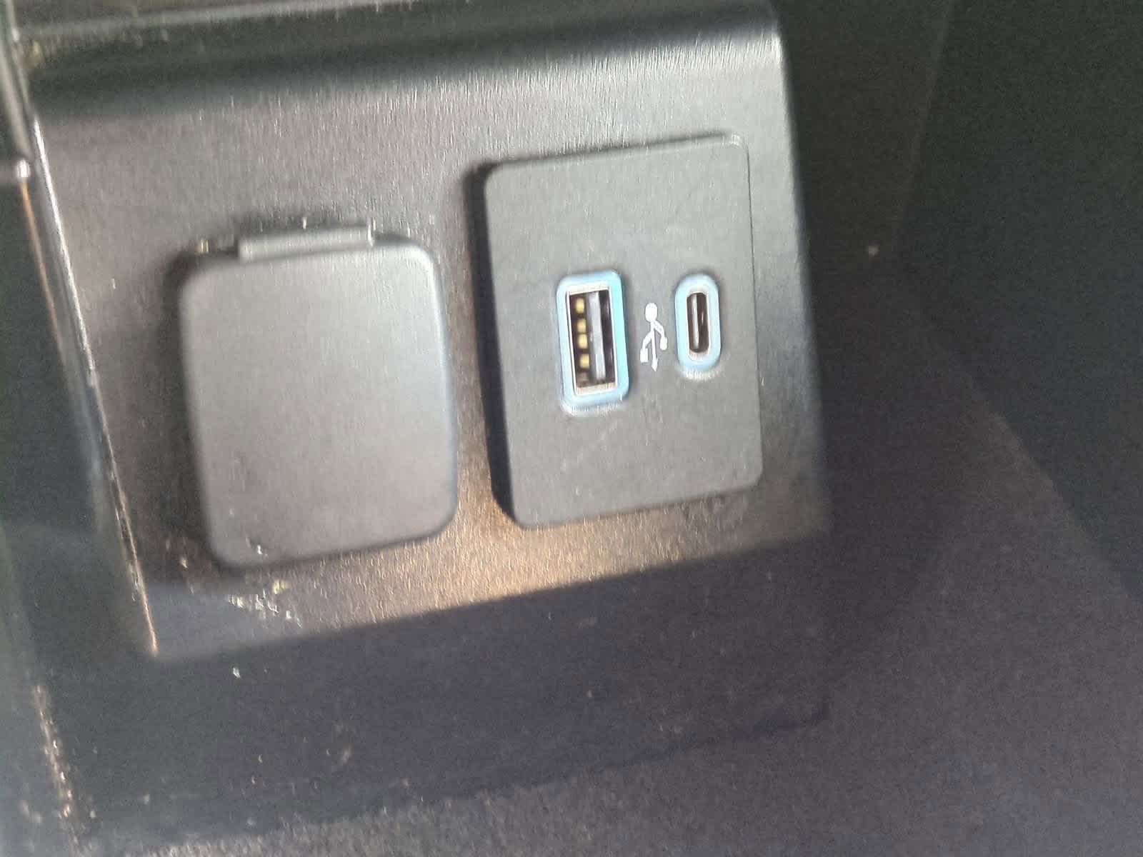 Thumbnail: 2021 Ford Explorer - 31