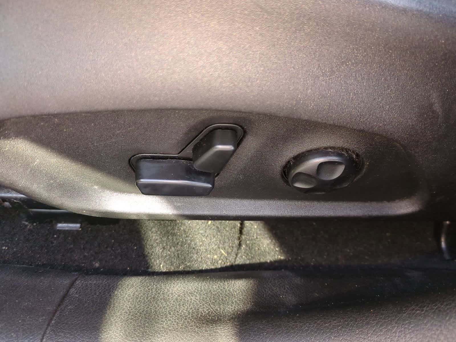 Thumbnail: 2015 Jeep Renegade - 17