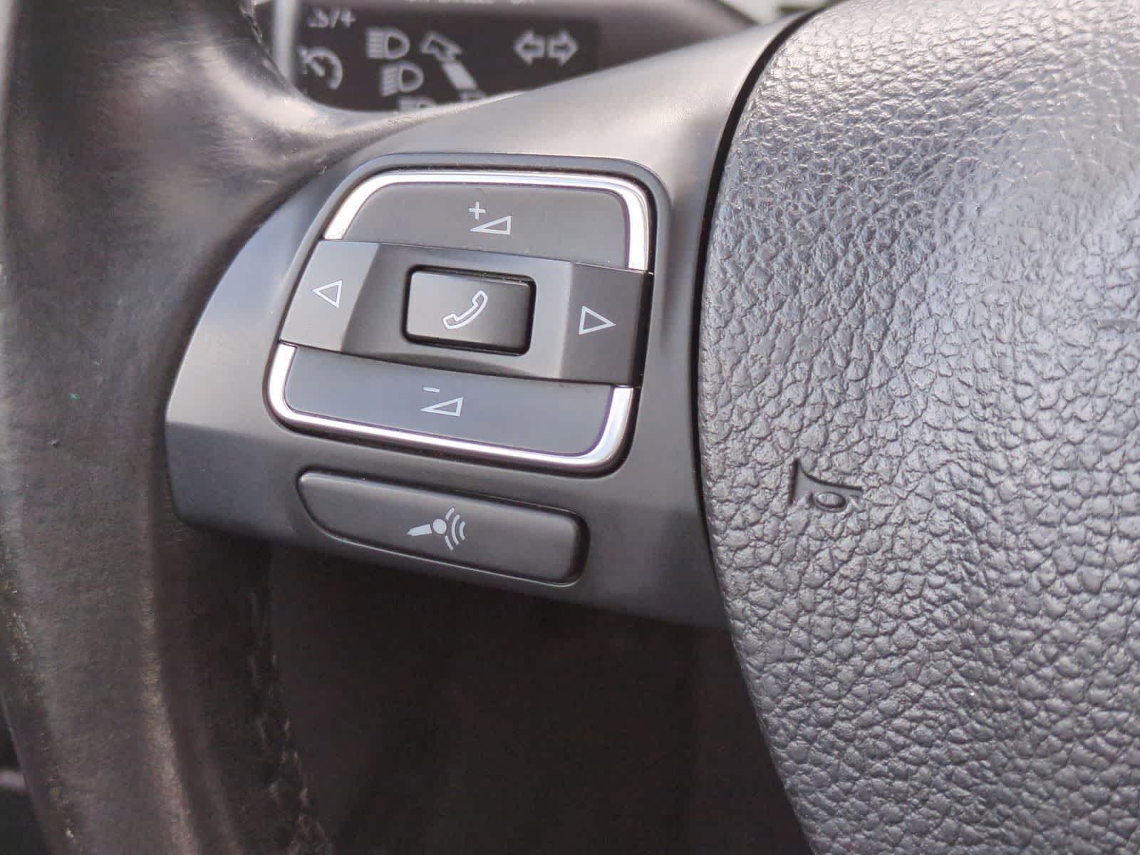 Thumbnail: 2013 Volkswagen Eos - 24