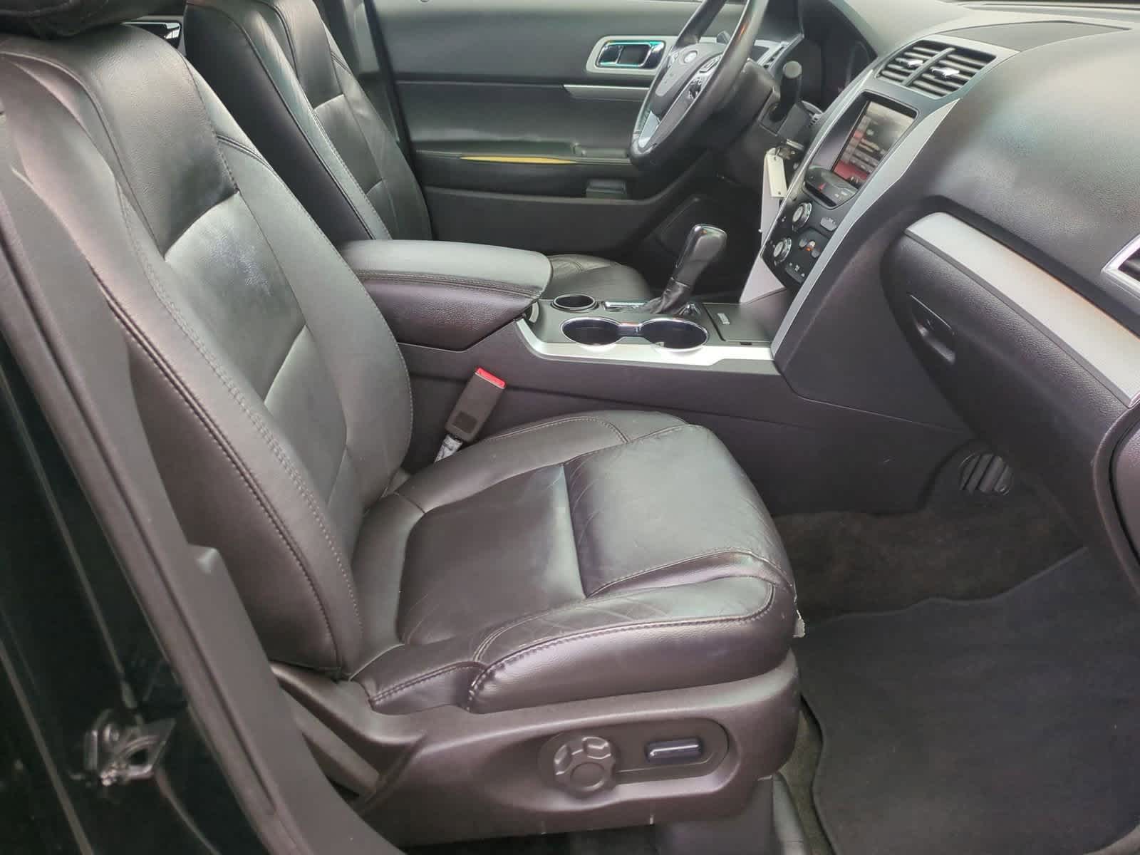 Thumbnail: 2015 Ford Explorer - 25