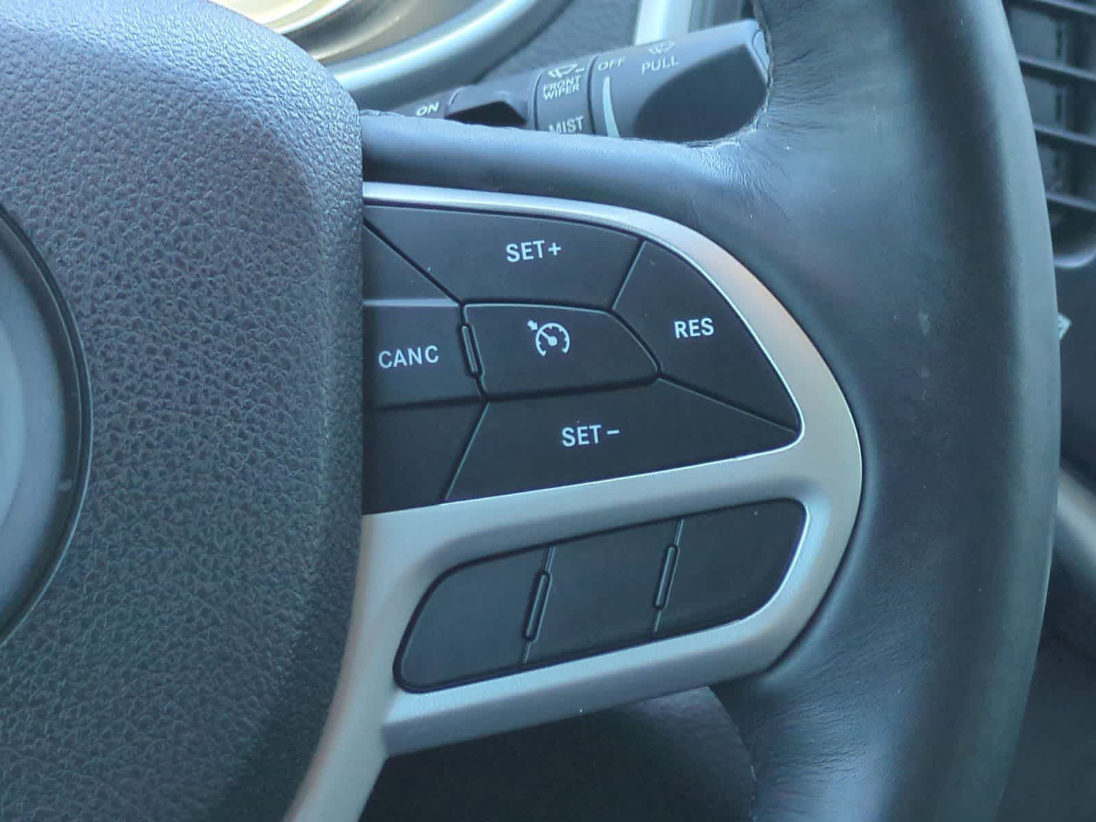 Thumbnail: 2018 Jeep Cherokee - 24