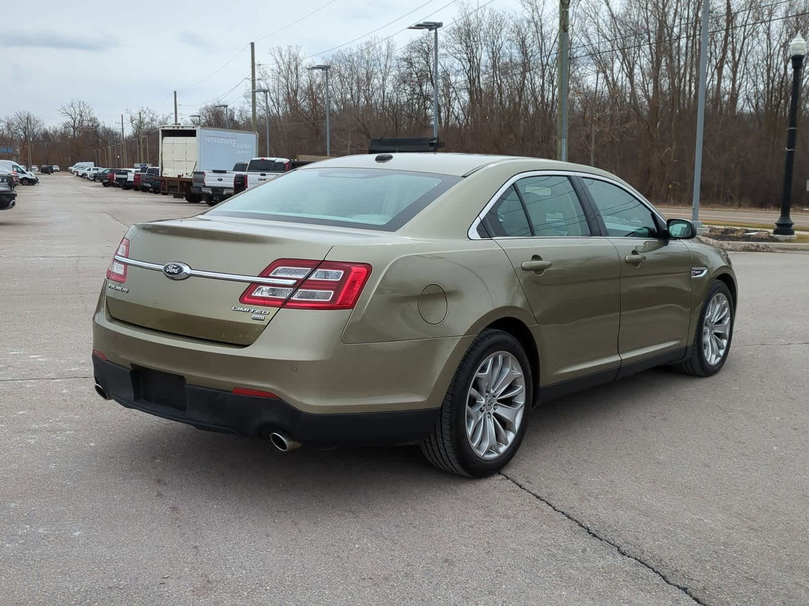 Thumbnail: 2013 Ford Taurus - 8