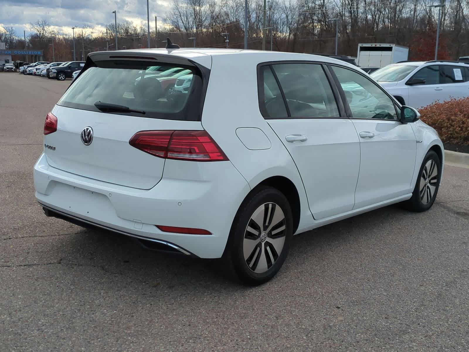 Thumbnail: 2017 Volkswagen e-Golf - 8