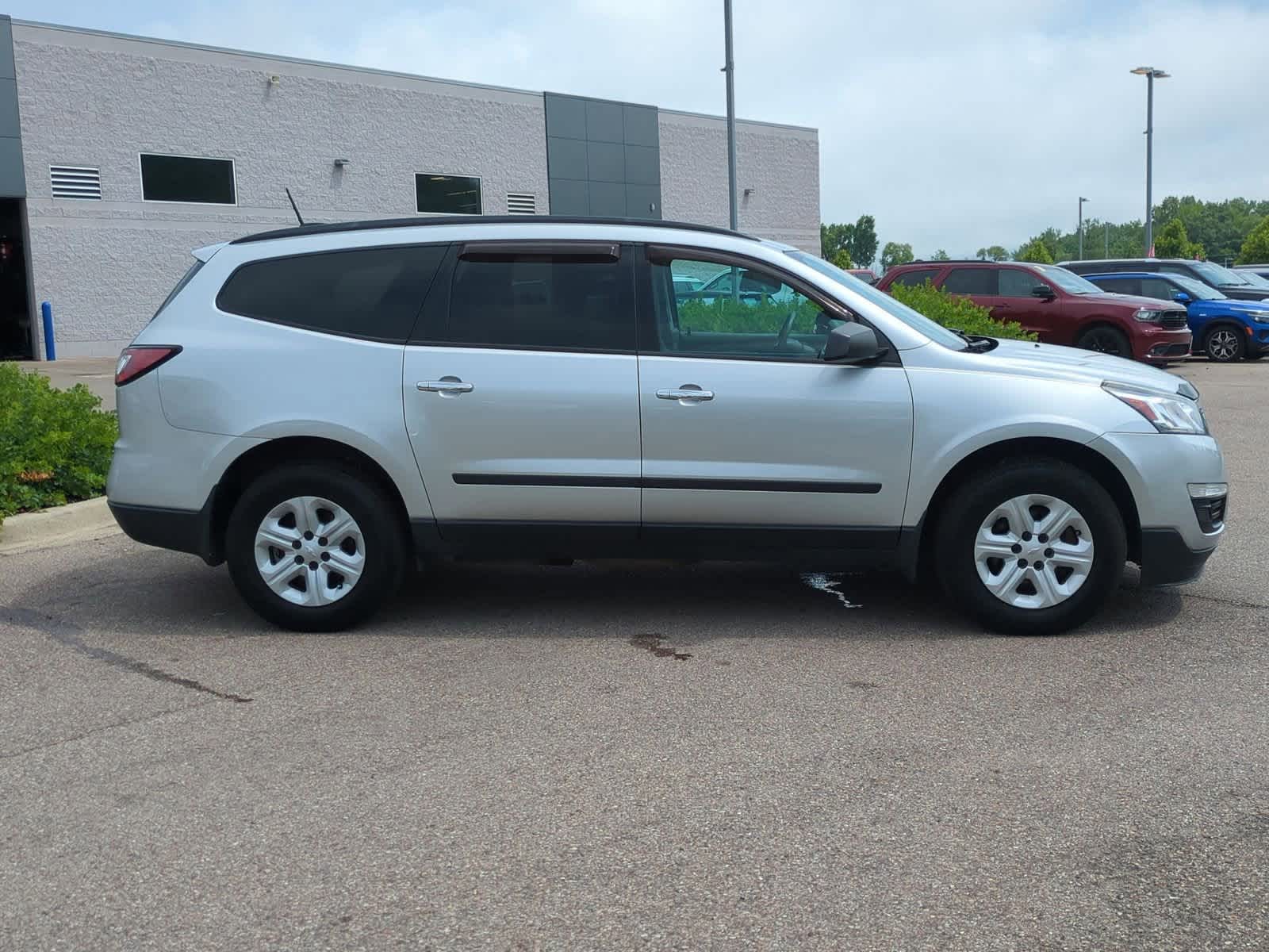 Thumbnail: 2017 Chevrolet Traverse - 9