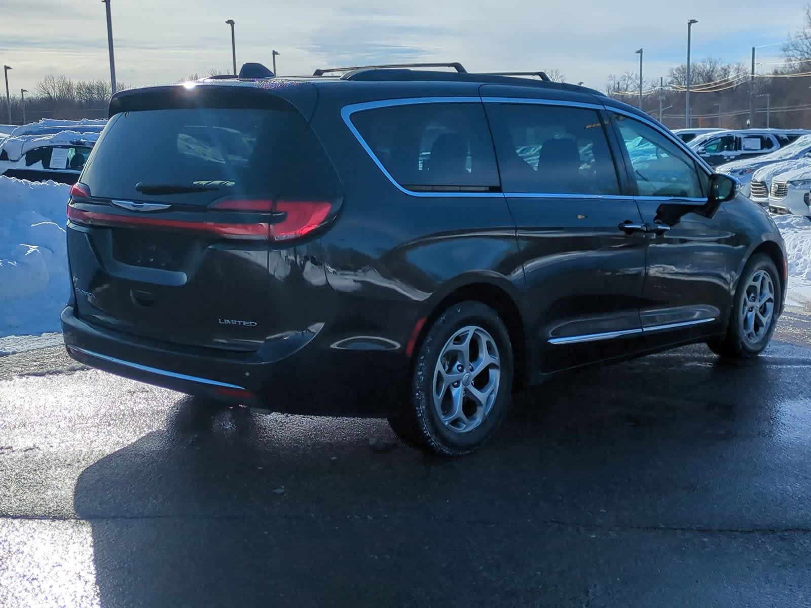 Thumbnail: 2023 Chrysler Pacifica - 8