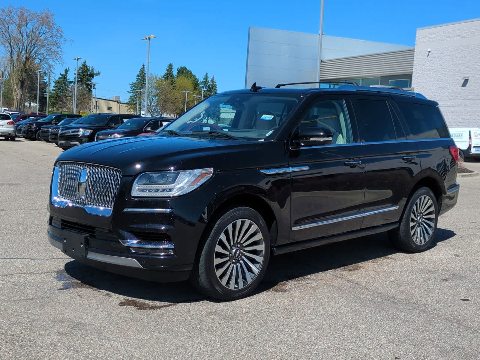 Thumbnail: 2021 Lincoln Navigator - 4