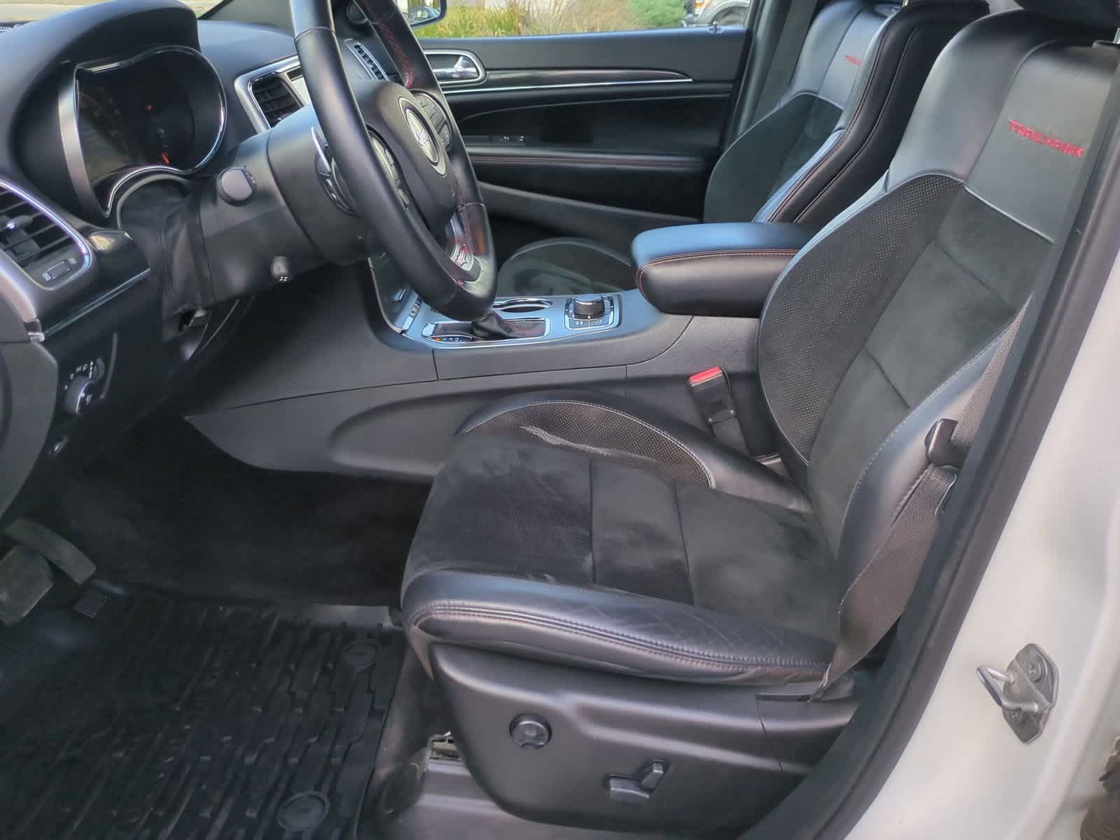 Thumbnail: 2017 Jeep Grand Cherokee - 16