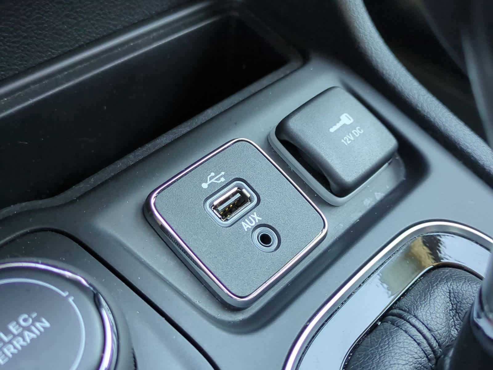 Thumbnail: 2019 Jeep Cherokee - 30