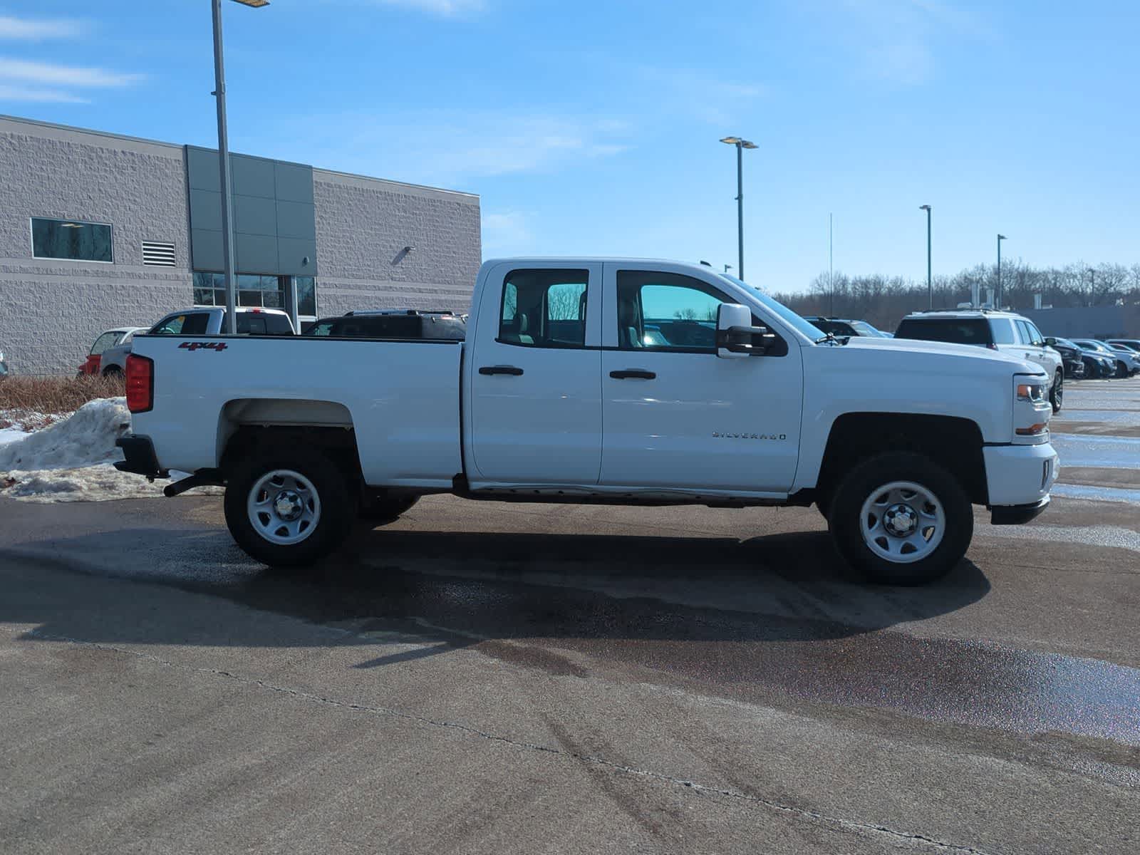 Thumbnail: 2018 Chevrolet Silverado 1500 - 9