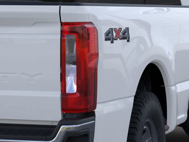 2025 Ford Econoline E-350 21