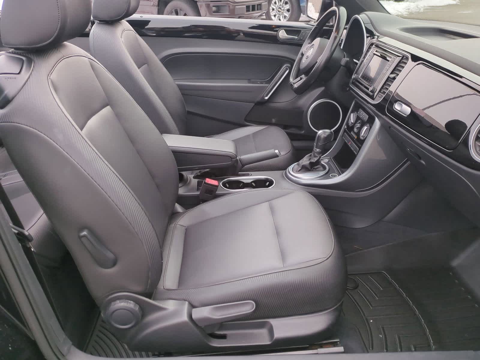 Thumbnail: 2017 Volkswagen Beetle - 22